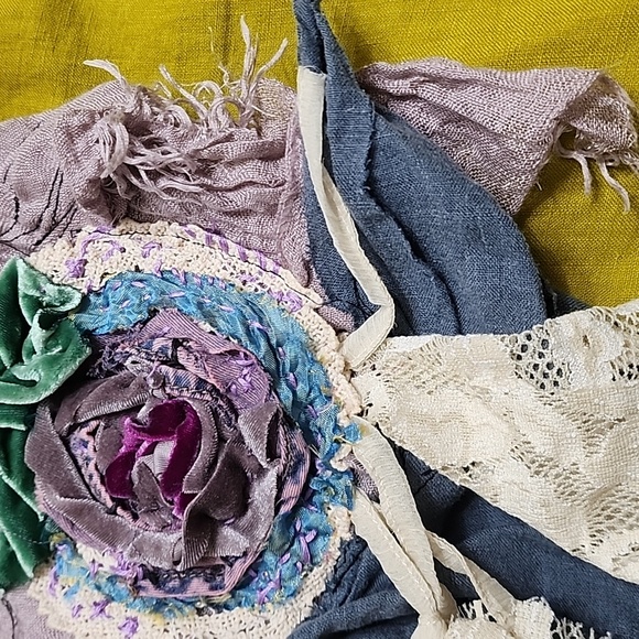 JABOT MOSSIE ANNA ARTISAN DESIGN  NWT - Picture 4 of 13